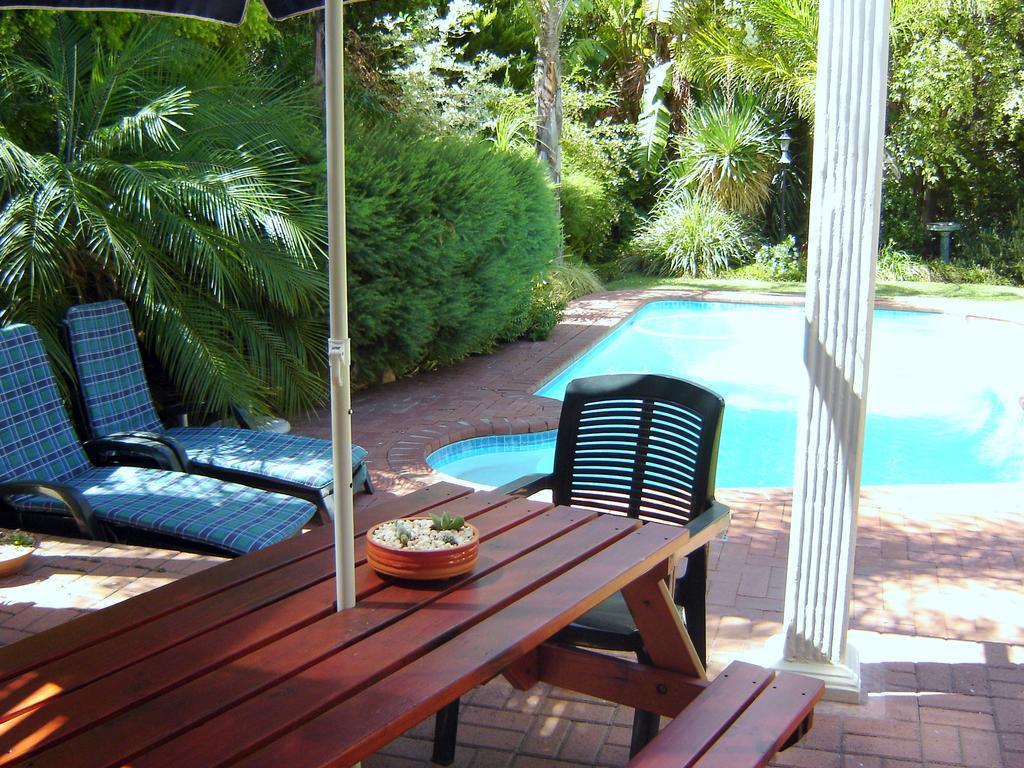Cedar Lodge Guest House Робертсон Экстерьер фото