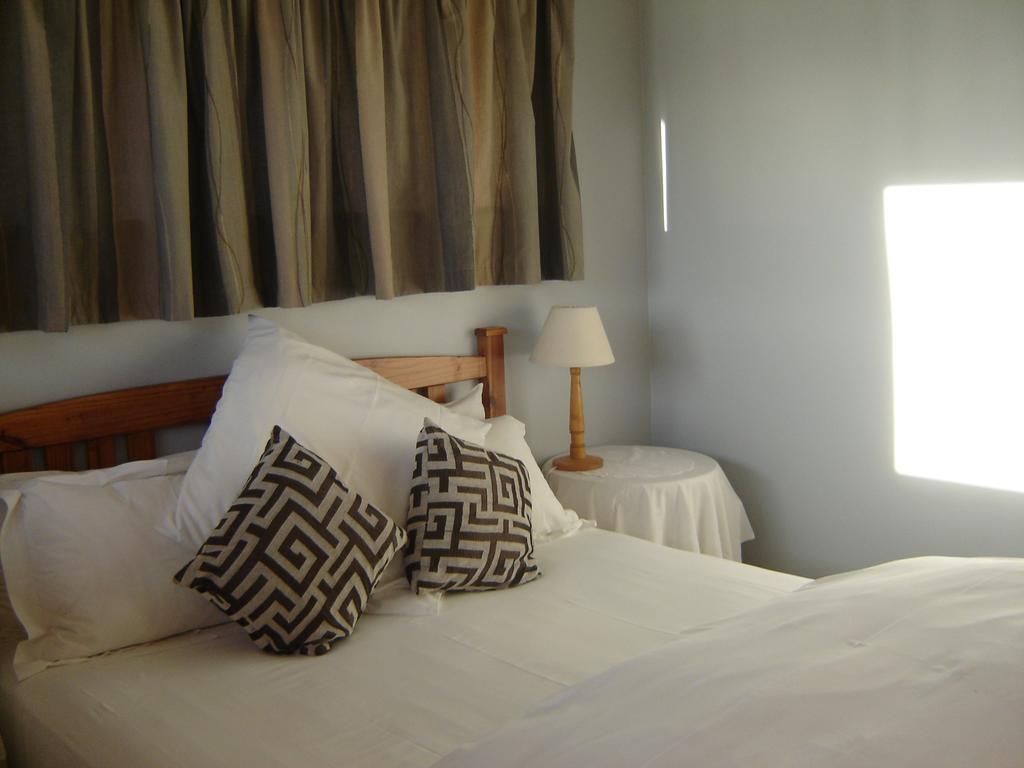 Cedar Lodge Guest House Робертсон Экстерьер фото