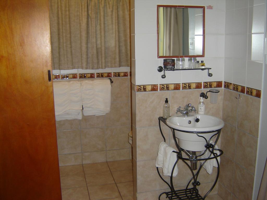 Cedar Lodge Guest House Робертсон Номер фото