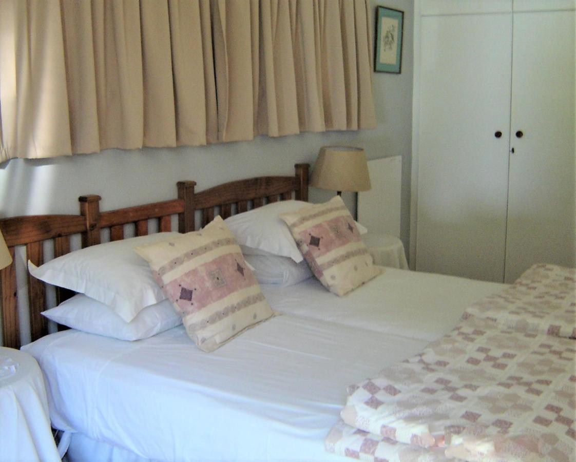 Cedar Lodge Guest House Робертсон Экстерьер фото